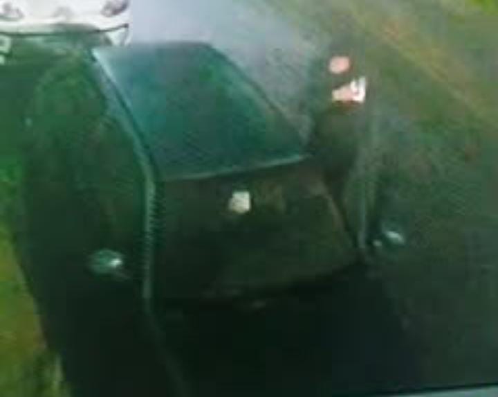 Veículo tem as lanternas traseiras furtadas em frente ao Tarsila do Amaral